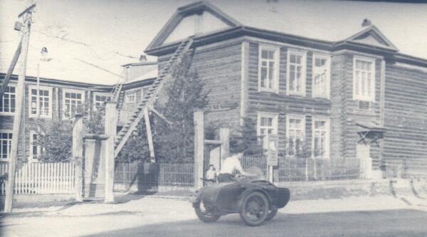 В 1956 году здание школы выглядело так