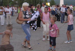 День города. Ленск, 18 июля 2009 года. Владелец фотографии - сайт школы номер 1 города Ленска