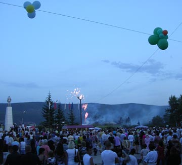 День города. Ленск, 18 июля 2009 года. Владелец фотографии - сайт школы номер 1 города Ленска